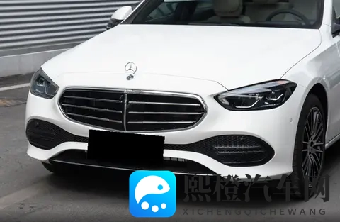 提供两驱_四驱车型，搭载15T+9AT动力，2025款奔驰C级该怎么选？-1