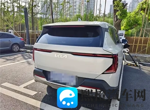 A级合资家轿的终结者？第5代吉利帝豪659万起上市-1