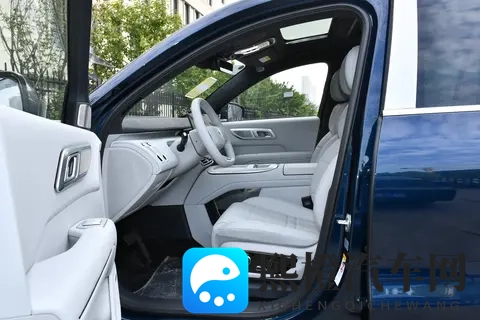 华为辅助驾驶+零重力座椅，大6座SUV这台深蓝S09如何？-3