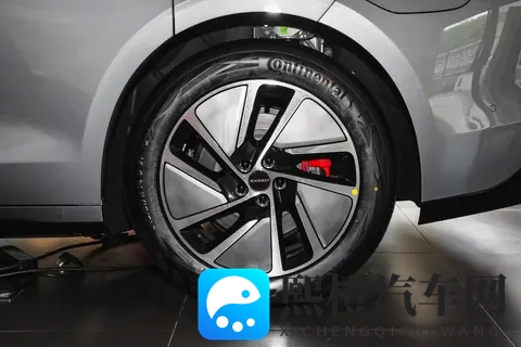 星纪元ES 25款增程版:1570km续航+469马力,家用商用双优之选-1