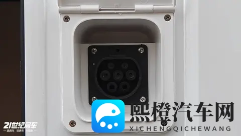 60万预算,别乱花!先看看由进口依维柯底盘打造的新星C600MAX房车-3