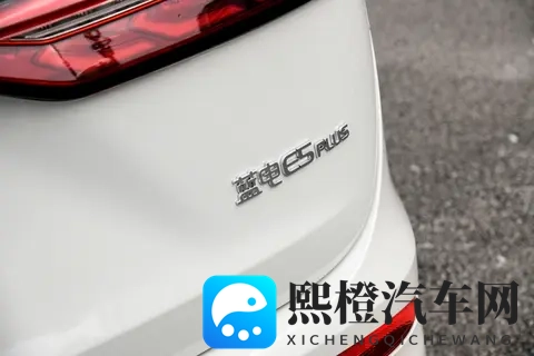 选车不纠结!12万级插混SUV市场再添猛将,第三代蓝电E5 PLUS来了-2