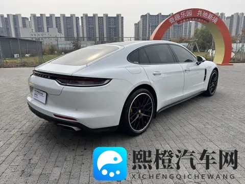 2021大众浴池胴体看女人洗澡一一：2021年浴池现场女性沐浴场景揭秘，令人惊叹-1