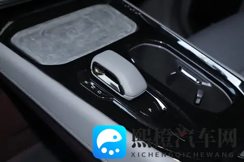 重塑豪华MPV:极氪009七座过道版,能否成为多口之家的理想座驾?-1