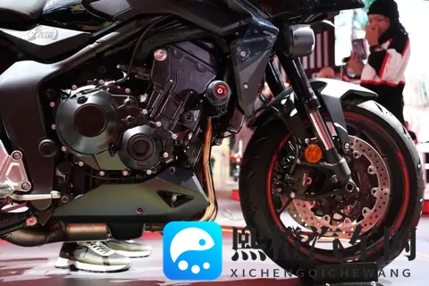 米兰车展丨HONDA CB1000GT 发布,会和自家NT1100冲突?-1