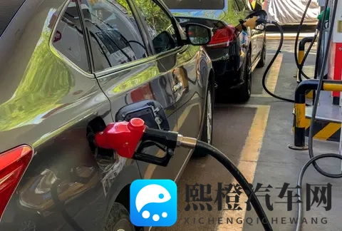 车船税新政实施,油箱盖变沉,30升以上车主纷纷沉默。-1