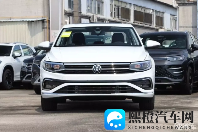 丝袜老师踩我的 出精子照片：性感教师不慎踩到学生，流出私密照片引发热议-1