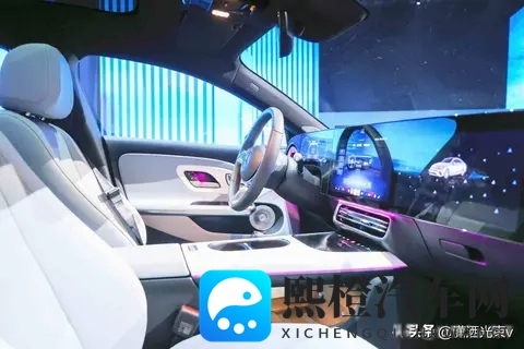 奔驰电车卖25万,用户懵了,豪华体验真能降维?-3