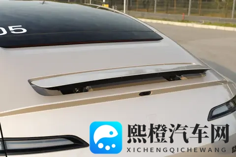 阿维塔12四激光版试驾体验：30万级豪华轿车的实用之选-2