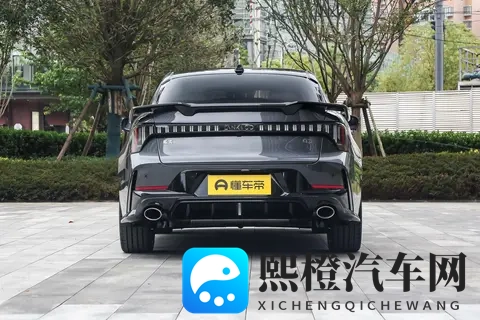 10万级家用轿车该选谁？试驾第三代领克03，全家人都满意-3