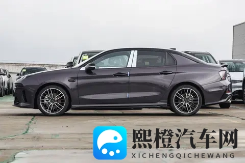 燃油车也智能!这款10万级运动轿车,动力性能不输合资品牌-1
