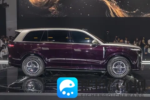 岚图10月交付稳增，双旗舰车型布局高端新能源市场-1