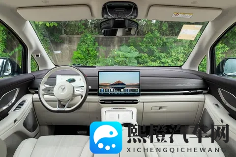 26款岚图梦想家乾崑版,豪华MPV的科技新标杆,全家出游的神选-2