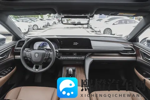 进口皇冠怎么选?299 万至享版碾压 349 万至尊版?-3