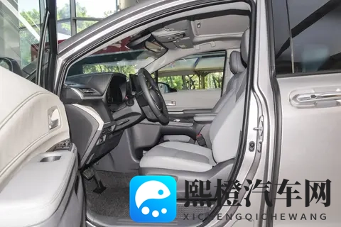 丰田赛那2026款双擎两驱,有7种不同的配置,应该如何来选择?-1