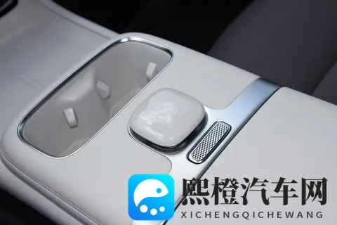 一览众山小！岚图泰山正式上市3799万起挑战9系旗舰-1