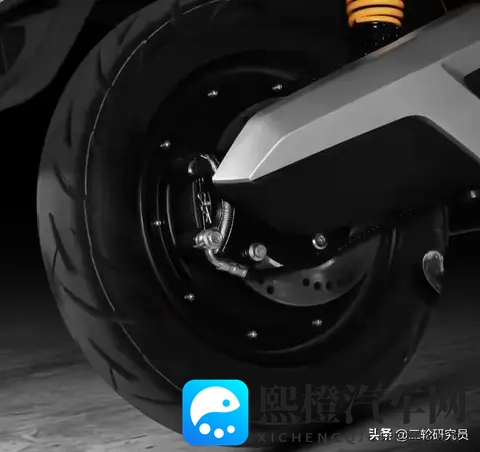 130km续航vs52km时速,绿驹曜影和普通踏板车谁更香?-3