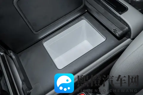 腾势 N8L:贴合家庭需求的大六座 SUV-2