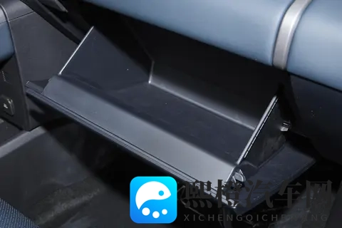 方程豹钛7:1300km超长续航+1880L魔术空间,解决带娃出行难题!-1