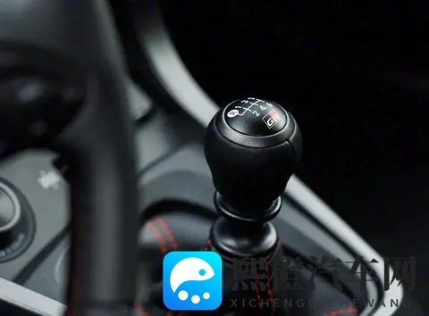 日系“小钢炮”,配GR运动套件,304匹马力、加速5秒,还有手动挡-3