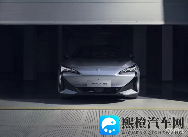 丰满白嫩尤物老师国产:国色天香教师形象令人陶醉-1