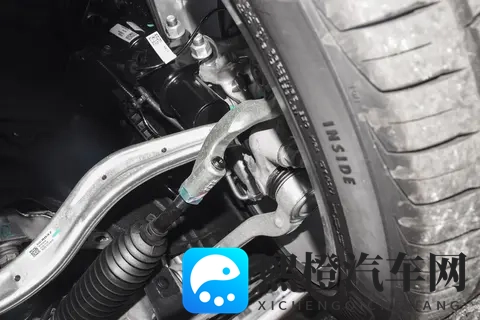 凯迪拉克 CT4 深度体验:后驱操控是王牌,但这短板太致命-1