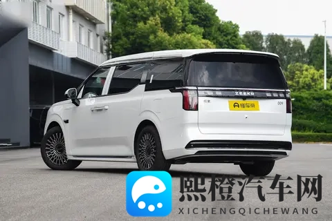 高端新能源MPV新标杆?极氪009推出年末购车权益,值得一看-2