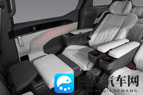 一辆极氪009,装下我们三代人的周末:一位奶爸的用车笔记-3