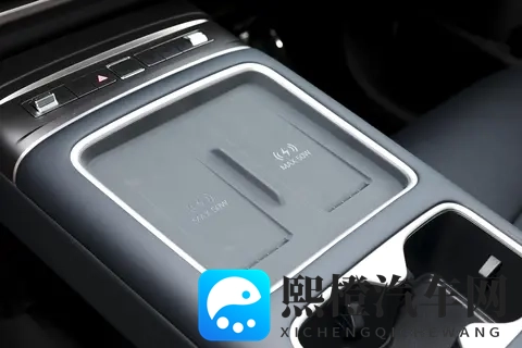 适合家用的科技大空间SUV，方程豹钛7解决出行痛点-3