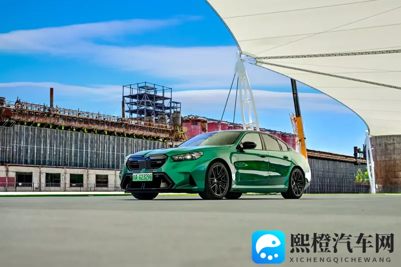 V8双涡轮增压+插电,是坚持还是妥协?试驾BMW M5!-1