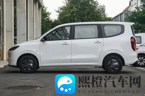 新车 售548万元起,全新五菱宏光燃油版上市,15升动力_可选7座-1