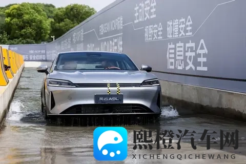 首款C级智慧旗舰，标配猎鹰700，车长超5米，将于11月15日上市-2