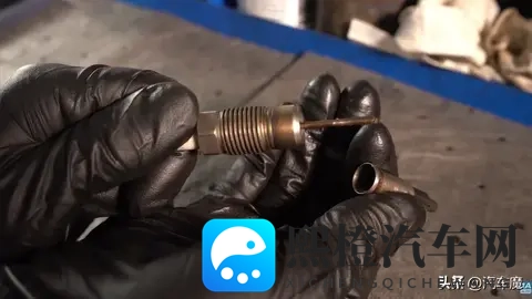 断火花塞别慌！90%人硬撬毁缸，正确方法3步搞定还省工时费-2