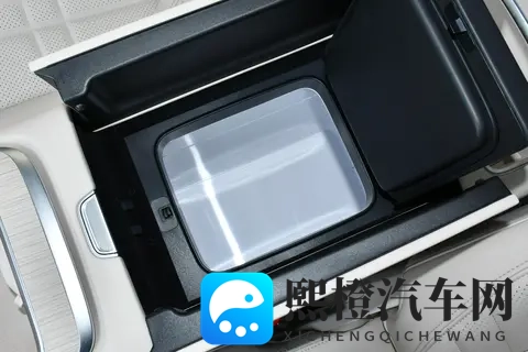 问界M9VS深蓝S09：两种不同的家庭用车理念-1