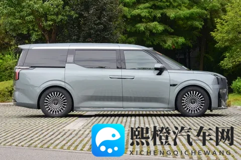 一辆极氪009,装下我们三代人的周末:一位奶爸的用车笔记-2