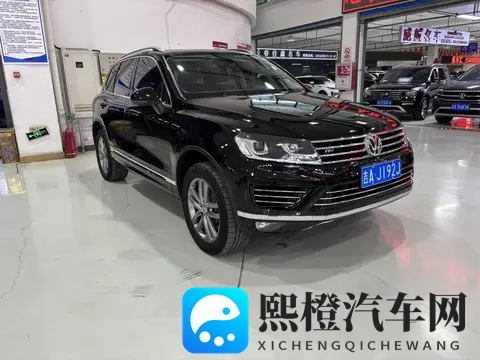 16万多拿下大众途锐,V6引擎+四驱,硬派越野也能家用-1