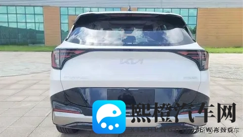 美女张开腿让男生捅:性感佳人主动迎合,男生探入私密空间-1