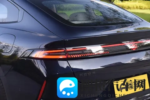 全系增程式电动,续航超1500km,智己LS9值得入手?-1