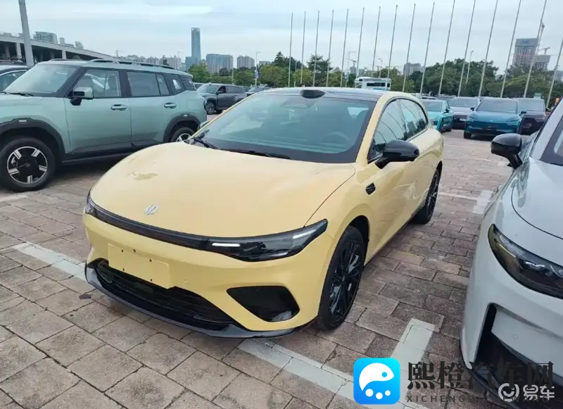 2025广州车展探馆 零跑Lafa5亮相 续航605km-1