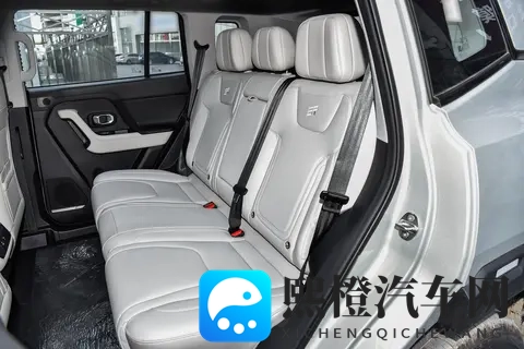 带全家自驾游,这款SUV真四驱、续航1500公里,够不够全能?-3