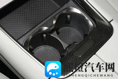 2025 款星纪元 ES：1528 万起，家用通勤与出游优选！-3