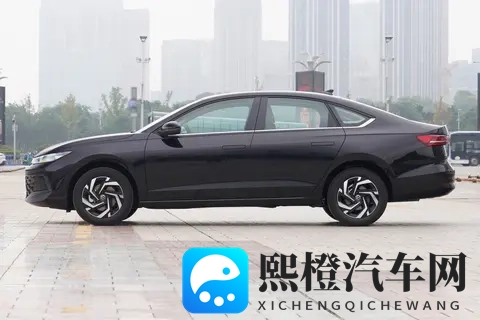 新车  隐藏式门把手_电子怀挡设计_11月上市，上汽大众朗逸Pro下线-2