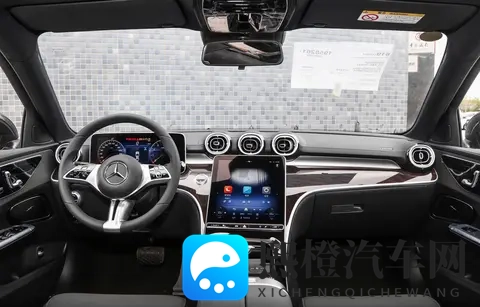 提供两驱_四驱车型，搭载15T+9AT动力，2025款奔驰C级该怎么选？-2