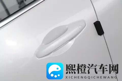 新车｜售1549万元起_15T插混中型MPV，东风风行游艇PHEV上市-1