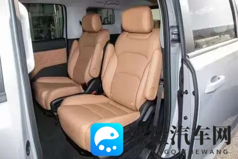 试过五菱星光730 PHEV才知道,十万级MPV也能满足一家人的需求-2