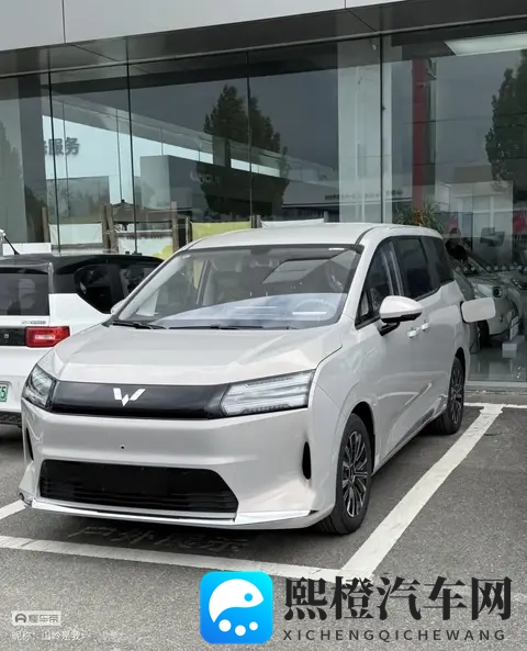 只需768万起的五菱星光730，适合老百姓用车吗？-1