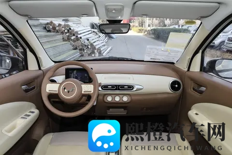 五菱宏光 MINIEV 2025 四门版实测：配置特点与适用人群分析-3