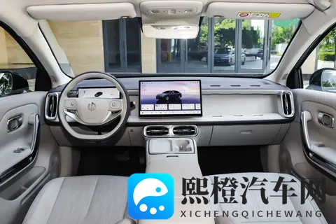 10万级纯电轿车四强探店：买谁还不清楚了吗？-1