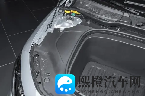 奔驰新款家轿上市，6秒级加速，全系800V快充，配2挡变速箱-3