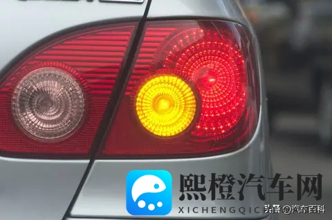 开车不打转向灯,28%事故因它起,新规罚到肉疼!-2